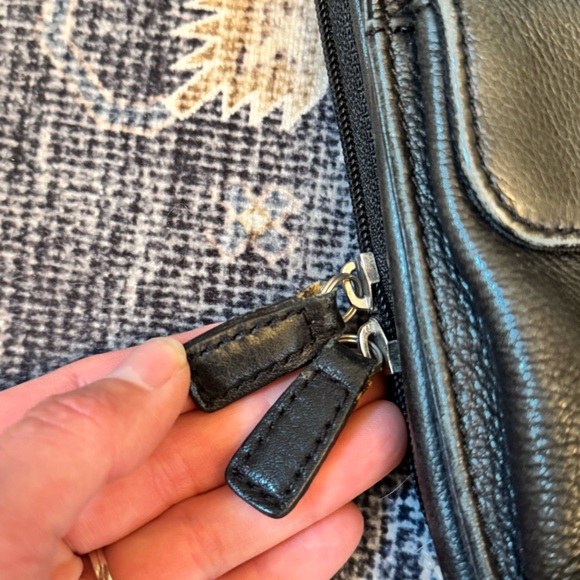 Vintage Fossil Women’s Black 100% Genuine Leather Crossbody Purse - Picture 3 of 16